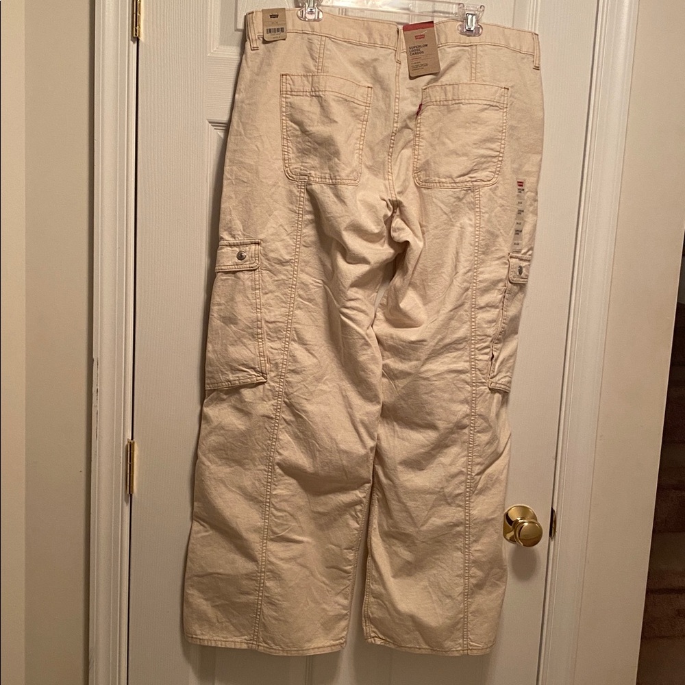 Levi's Women’s Superlow Loose Cargo Pants…size 34x32 - Picture 2 of 7